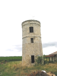 Tour de la maison près du château