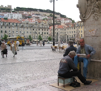 Lisbonne, cireur de chaussures