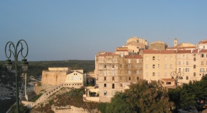 Bonifacio éclairée par le soleil couchant