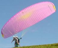Richard décolle en parapente